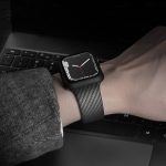 Style moderne avec bracelet carbone Apple Watch