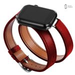 Look chic avec bracelet double en cuir